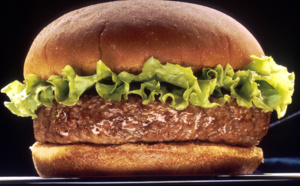 Elle aurait perdu 50 kilos grâce aux burgers et pizzas !