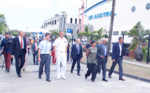 La Ministre des Outre-mer en visite à Air Austral