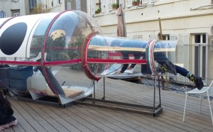 Marseille : Un artiste s’enferme dans une bouteille géante