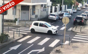 [Vidéo] St-Denis : Accident spectaculaire suite à un refus de priorité