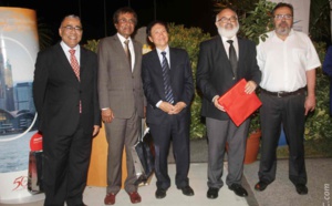 Aéroport de Pierrefonds: l'île Maurice et le Sud main dans la main