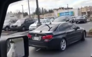 [VIDEO] Fallait mieux se garer!