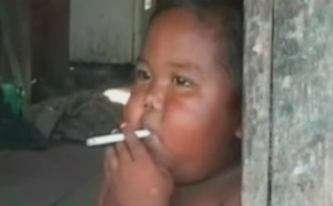 Le bébé fumeur irait mieux