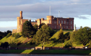 Manoir hanté cherche nounou très bien payée !