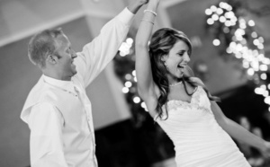 Une jeune mariée perd les eaux lors de sa première danse