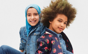 La petite fille au foulard de la pub Gap déclenche une polémique