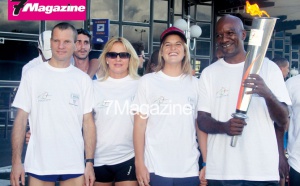 La flamme des Jeux des Iles a brillé à l'aéroport