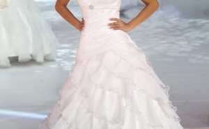 Cinq robes de mariées, une seule Miss