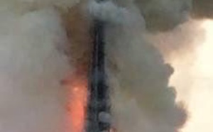 Quand l'Ange de fumée brise la flèche de Notre Dame