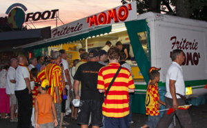 La patronne d'une friterie jette de l'huile sur les voleurs