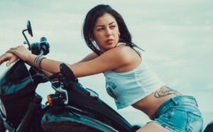 Nadine : elle savoure la vie sur sa moto après avoir connu la maladie