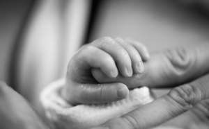 Greffée de l'utérus de sa mère, elle donne la vie