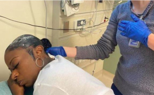 La fille aux cheveux figés à la glue enfin tirée d'affaire ! 