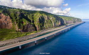 Livraison du second viaduc de la Nouvelle Route du Littoral, le plus grand ouvrage en mer de France