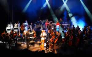 Didier Robert salue la performance des musiciens et du chef de l’Orchestre de la Région avec l’artiste Davy Sicard