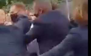 Emmanuel Macron giflé lors d'un déplacement