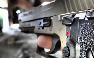 Jugée pour avoir tué son ex beau-père et mari, proxénète et violeur