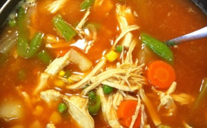 Le cuisinier meurt ébouillanté en tombant dans la soupe de poulet