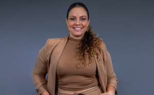 Fleureebelle : la future hôtesse de l'air fière de ses formes