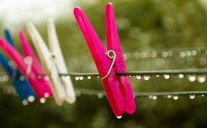 Accident domestique: le petit frère ingurgite accidentellement de la lessive, sa soeur se suicide