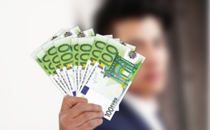 La veuve de Bernard Tapie croule sous les dettes