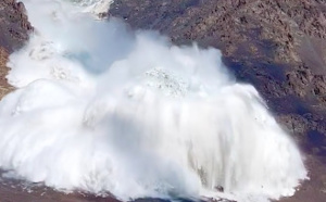 Un glacier s'effondre alors que 10 randonneurs sont dessous: ils survivent
