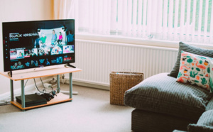 Un féminicide devant la télévision