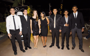 À table dans le noir!