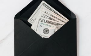 Muet, il perd une énorme somme dans la rue et a une chance incroyable