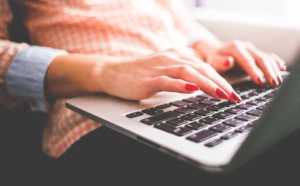 Ordinateur en feu à bord d'un avion, il se pose en urgence