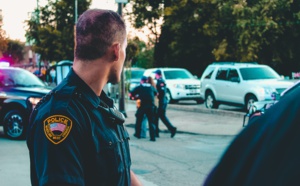 Emprisonnement de cinq policiers pour le meurtre d'un Afro-Américain