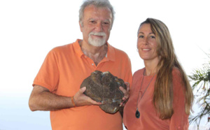 EXCLUSIF Cœur d'Uruguay, pierre mystérieuse <br>2 000 Réunionnais ont vu et touché la pierre