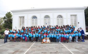 1000 Sourires <br>Noël avec le Père Noël Bleu