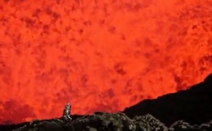 Deux explorateurs se filment au coeur d'un volcan