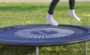 Le trampoline récréatif est -il dangereux pour les enfants?