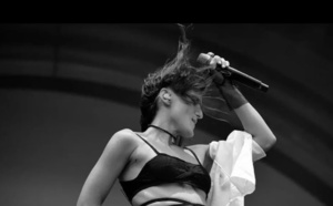 Juliette Armanet torpille la chanson de Sardou " Les Lacs du Connemara"