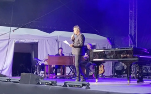( Vidéo) Julien Clerc, bouleversé sur scène, rend hommage à son frère