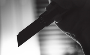 Il s'enfuit avec la tête de sa grand-mère