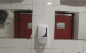 Les collégiens  visitaient les toilettes jusqu'à neuf fois par jour pour se filmer sur TikTok