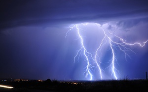 VIDEO : Il se fait mortellement foudroyer en plein match de foot