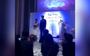 Le marié interrompt son propre mariage pour révéler l'infidélité de sa femme avec son beau-frère.