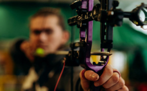 Un lunatique sème la terreur en tirant à l'arbalète sur ses victimes