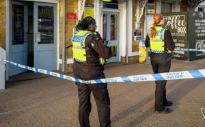 VIDEO : La police de Londres aux trousses d'un homme filmé en train de poignarder un passager d'un train 