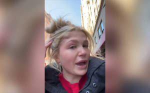 Série d'agressions choquantes à Manhattan : des jeunes femmes frappées en pleine rue