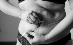 Plus on prend de l'âge, plus on prend du poids : on vous explique pourquoi c'est normal