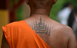 Une femme politique thaïlandaise prise en flagrant délit avec un moine bouddhiste adopté