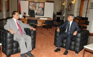 Younous Ravate, Consul honoraire, reçu par Sir Anerod Jugnauth