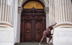 Elle pose nue en mémoire des esclaves!