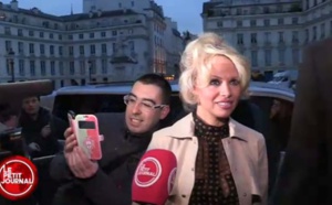 Pamela Anderson à l'Assemblée Nationale<br> Deux journalistes se tapent dessus!