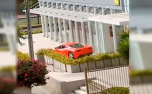 Pourquoi ça n'arrive qu'aux conducteurs de Ferrari?